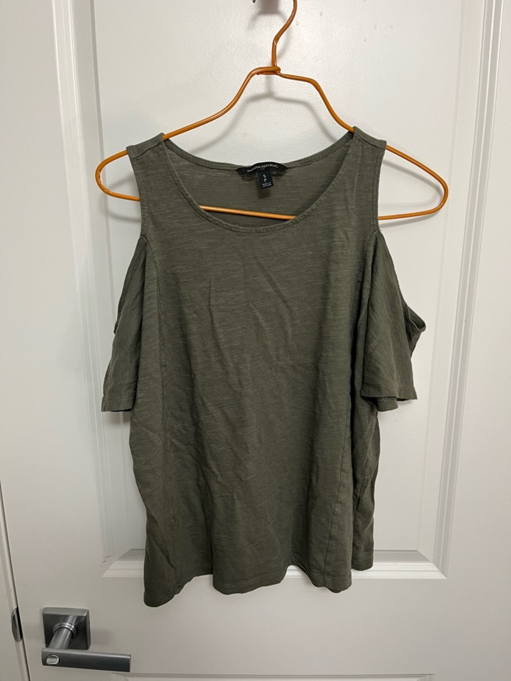 Banana Republic Women's Olive Cold-Shoulder Top in size S